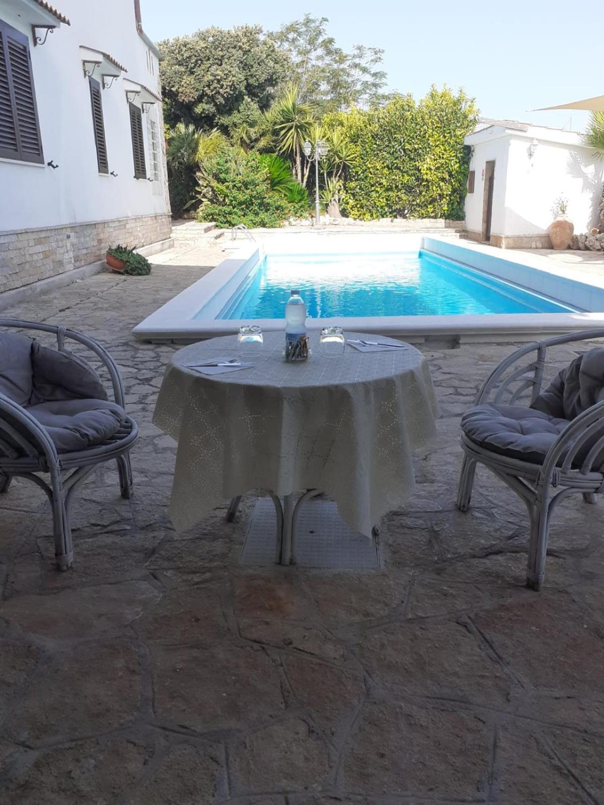 Villa Lina Bed&Breakfast Taranto Bagian luar foto