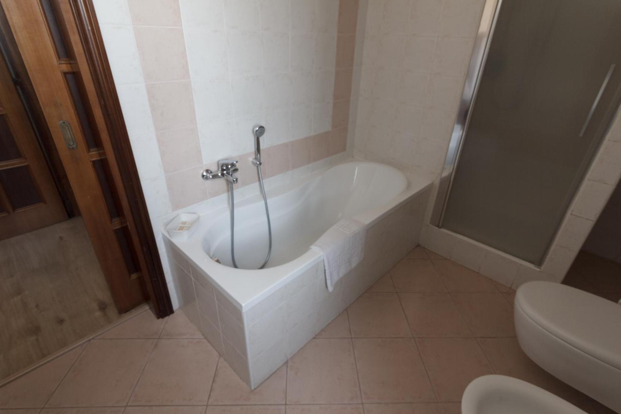 Villa Lina Bed&Breakfast Taranto Bagian luar foto